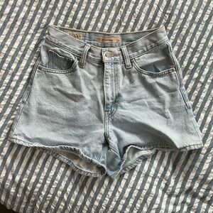 Levi’s Mom Jean Shorts